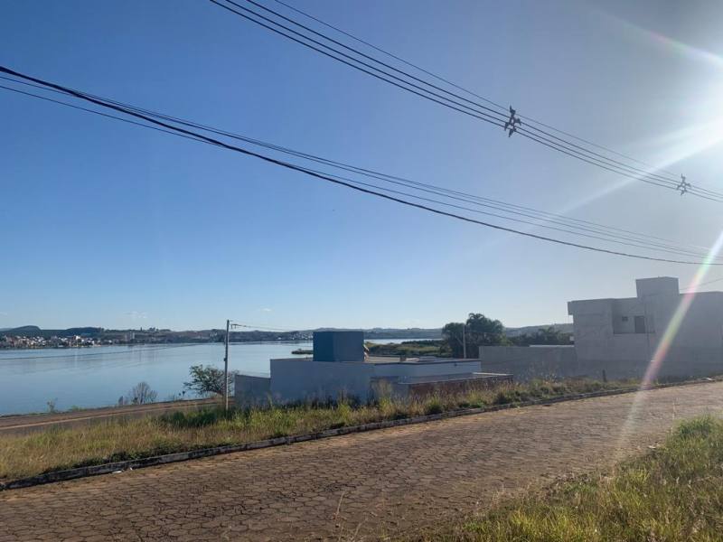 LOTE NO BAIRRO POÇO DAS PEDRAS - VISTA PARA O LAGO