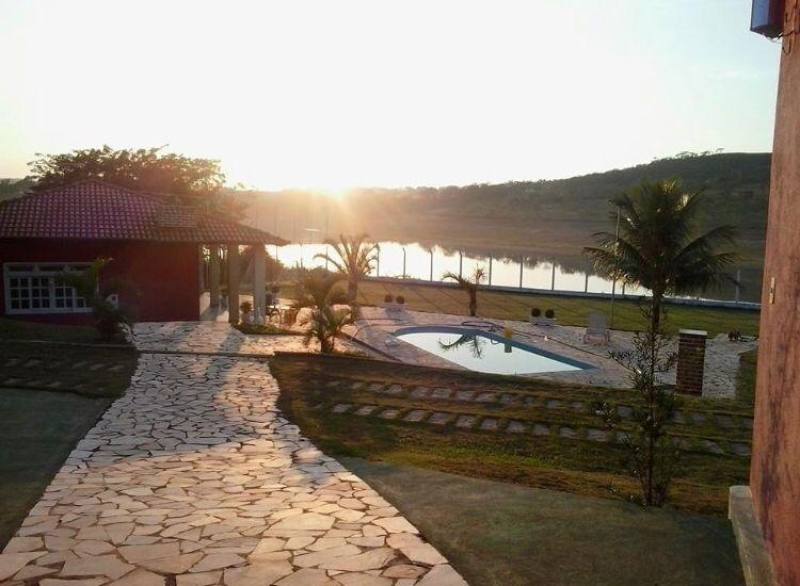 RANCHO À BEIRA DO LAGO DE FURNAS