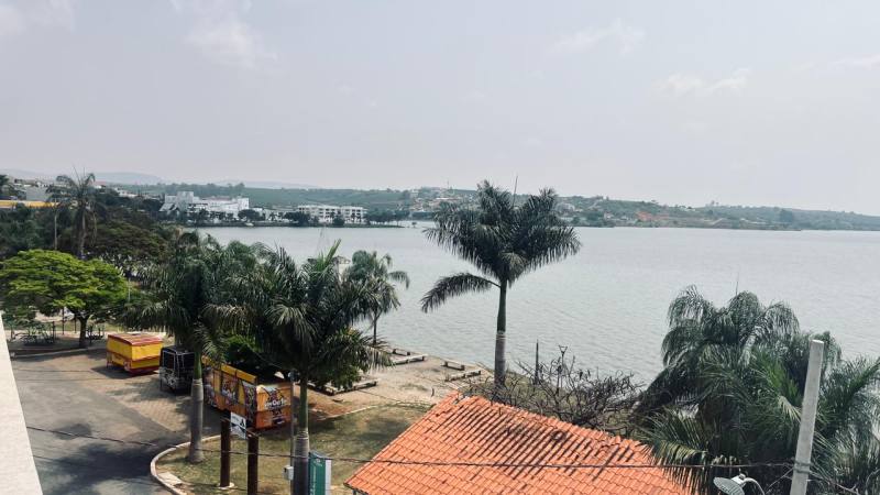 Apartamento com vista para o lago para locação