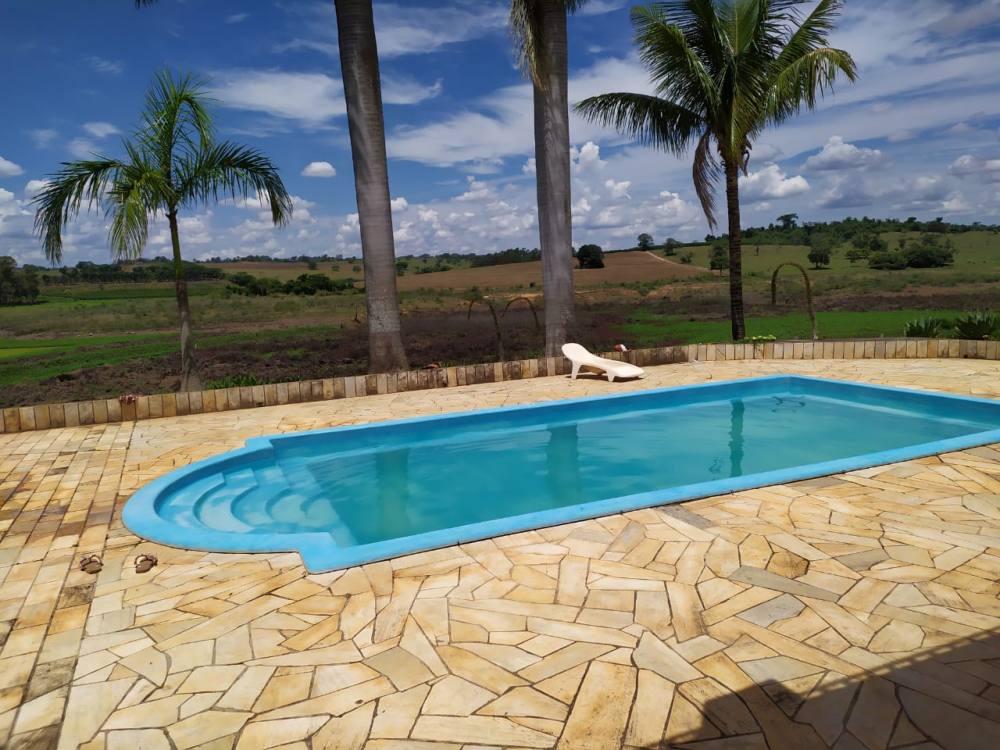 Rancho as Margens do lago de Furnas