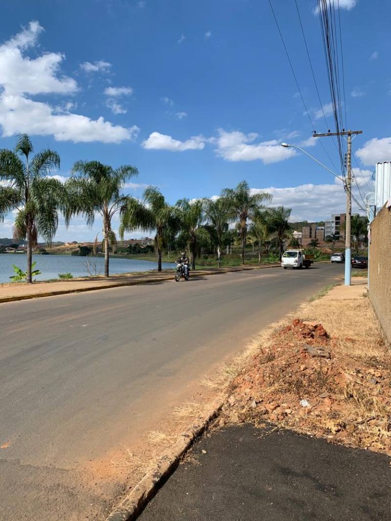 LOTE COM EXCELENTE LOCALIZAÇÃO/FRENTE A BEIRA DO LAGO